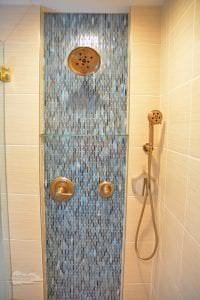Shower design two showerheads