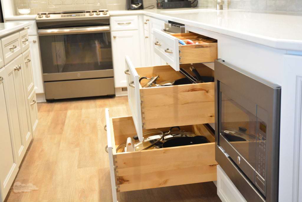 kitchen cabinet with drawers