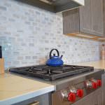 tiled kitchen backsplash